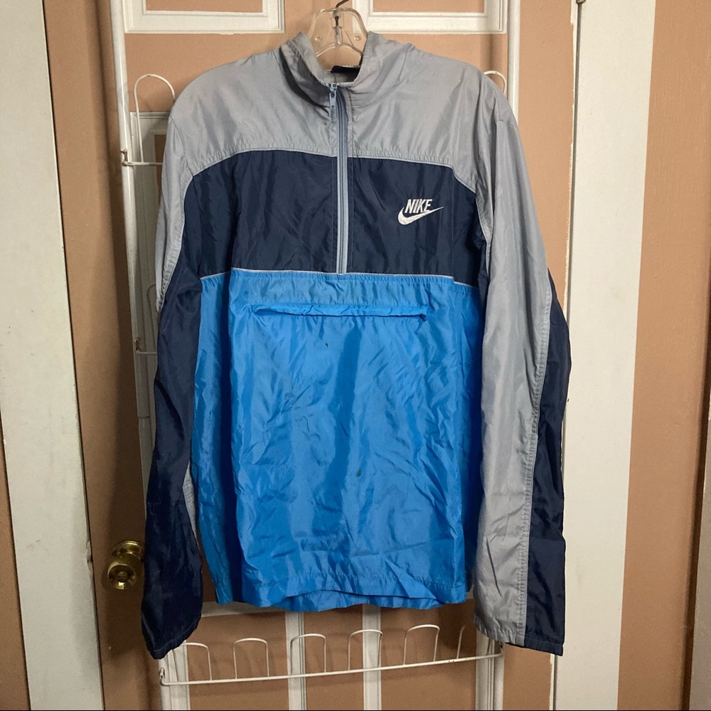 VINTAGE Nike Windbreaker w/ front pouch pocket